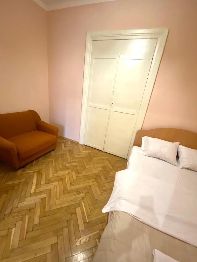 Квартира Біля Залізничного Вокзалу Вулиця Залізнична 10 До 5 Гостей Львов Экстерьер фото